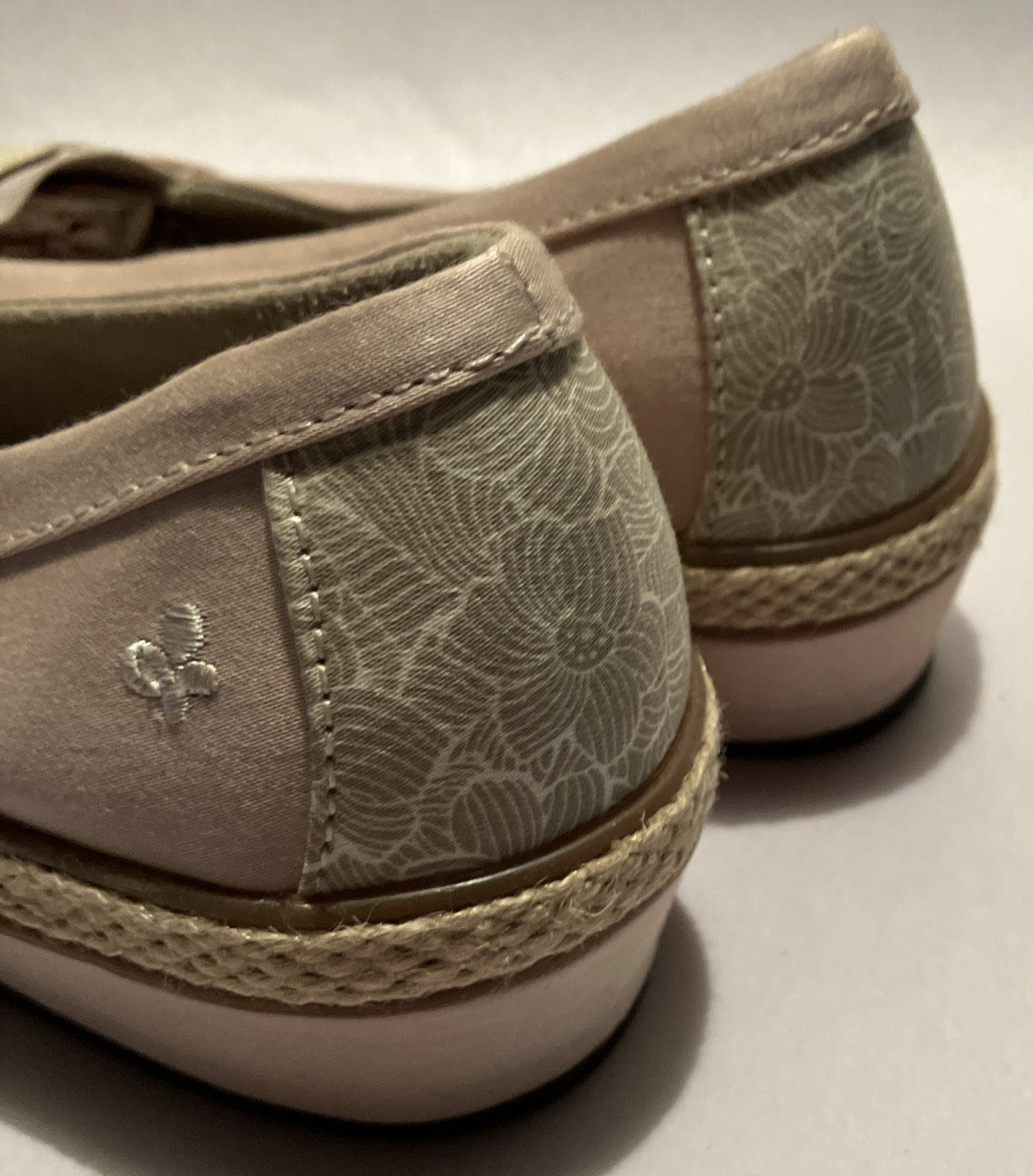 New Grasshoppers Purefit Comfort Cushion Support Womens 6M Tan 1″ Wedge Slip Ons