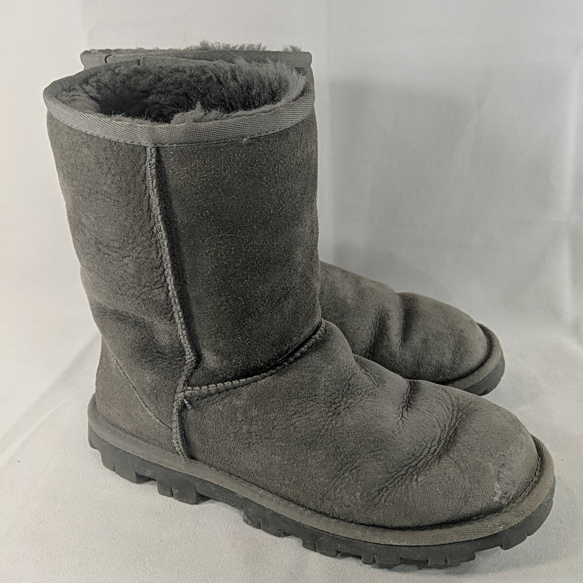 UGG Gray Suede Boots Mid Calf 5835 US 9 Sheepskin Classic Essential Short Winter