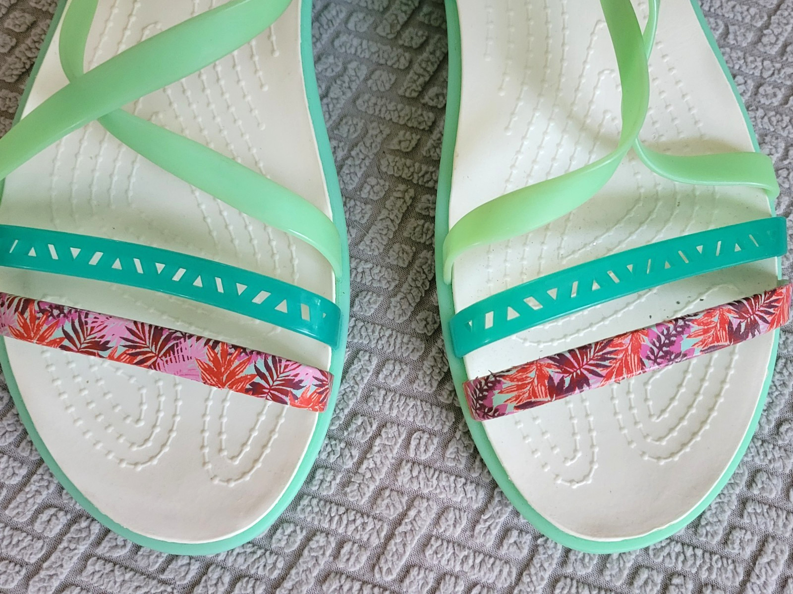 Crocs Isabella Sandal cross translucent MINT green floral Strappy Flats SIZE 10