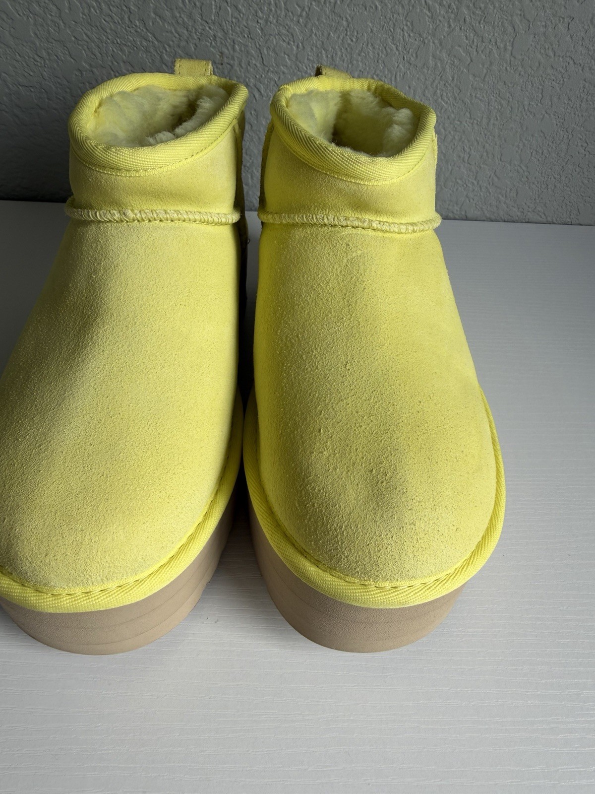 UGG Classic Ultra Mini Platform Pearfect Yellow Women’s 6 Suede Boots 1135092