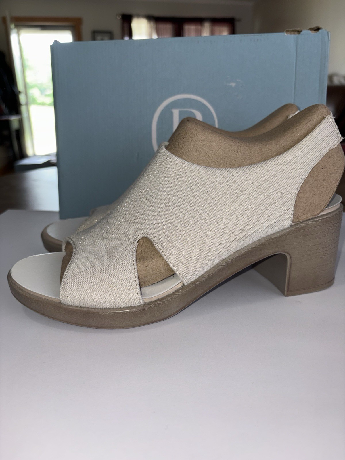BZees Women’s Eden Slingback Strappy Sandals Beige Gold Lame Fabric Shoe NIB! 9