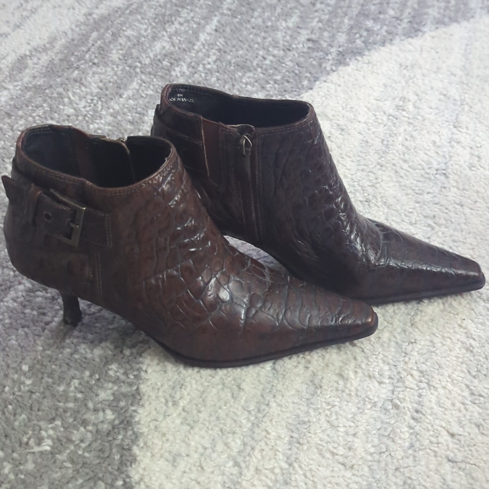Donald J Pliner Loni Brown Croc-Embossed Leather Ankle Bootie Zip Buckle 6