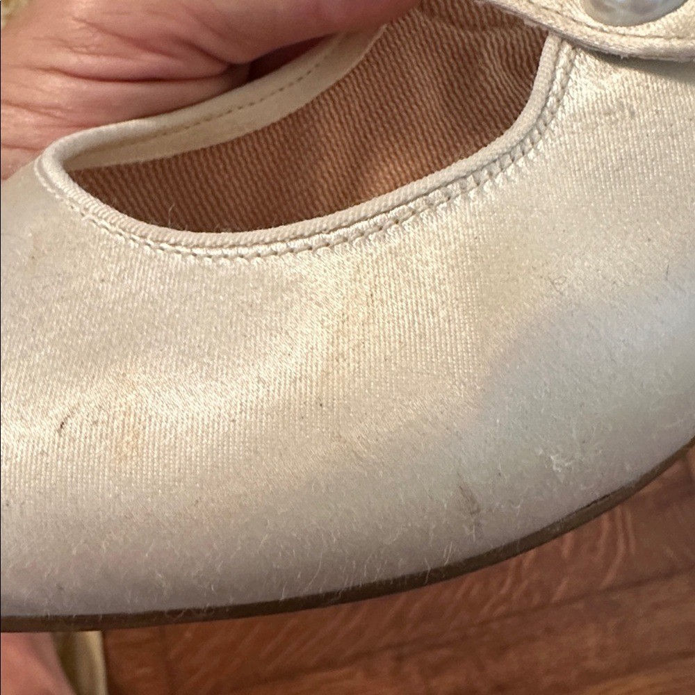 Vtg Dyeables «Cheers» Creamy White Satin Dressy Mary Jane Pointy Toe Low Pumps