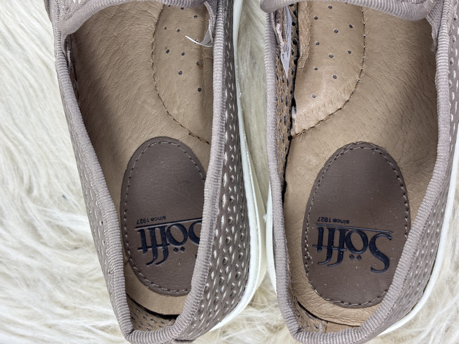 NWOT Sofft Somers II Sneakers Taupe Perforated Leather Slip On Womens 8M