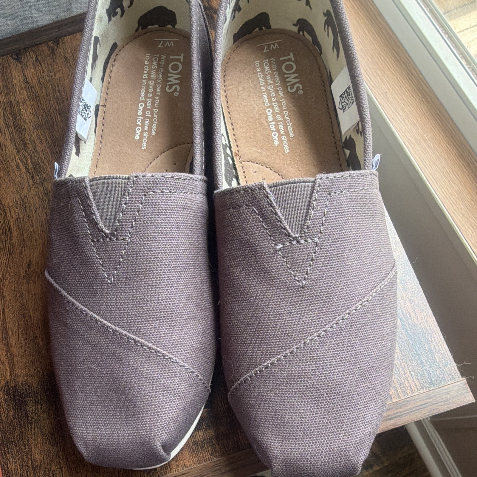 TOMS Women’s Grey/Brown Canvas Slip-On Flat Comfort Round Toe US 7