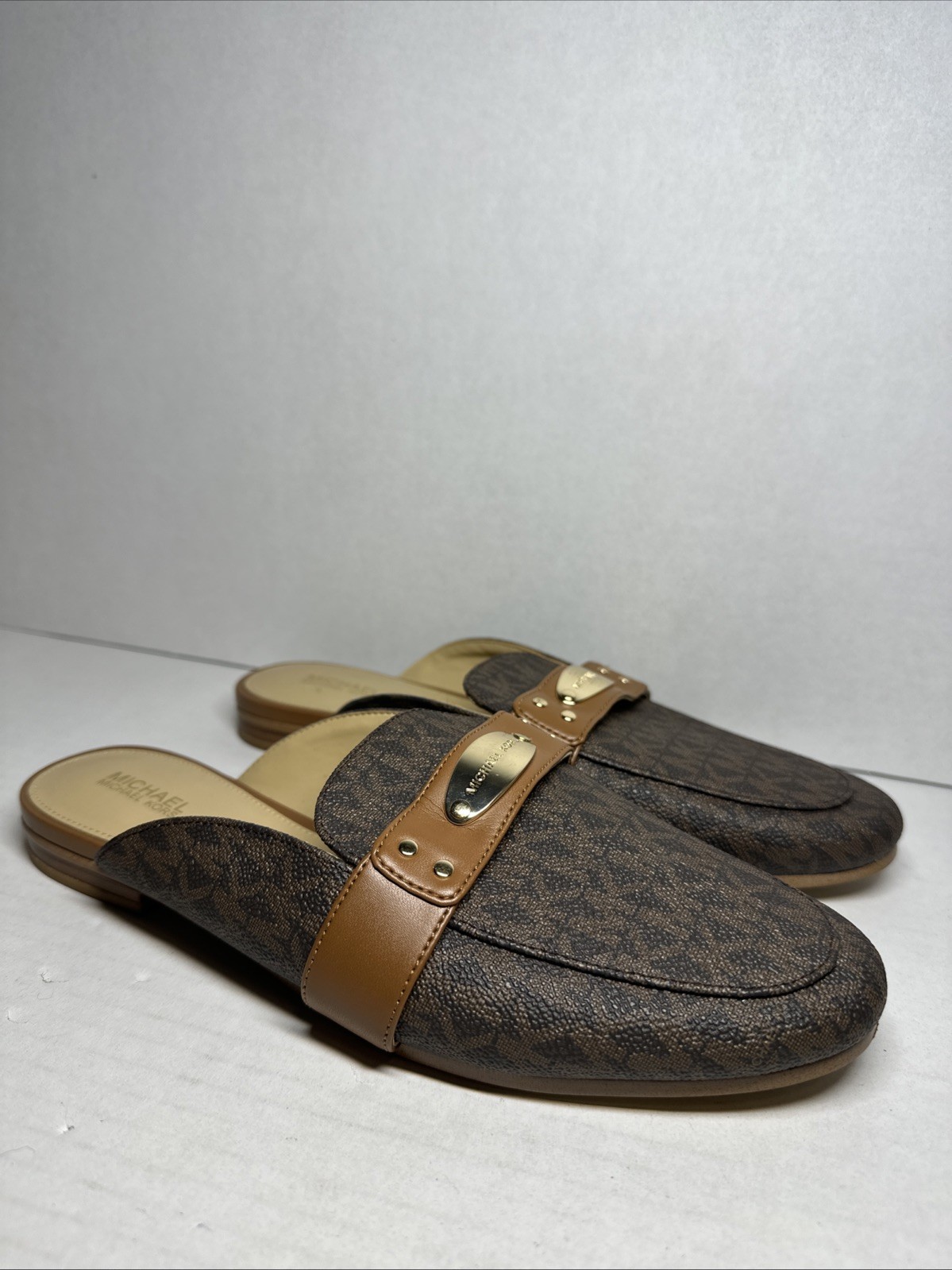 Michael Kors Mk Plate Mule in sizes 7 M