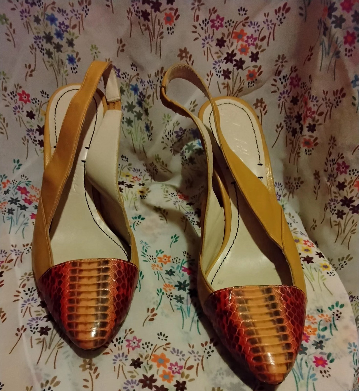 Elizabeth & James Slingback Yelow Mustard with Crocodile Front Toe Womens Size 6