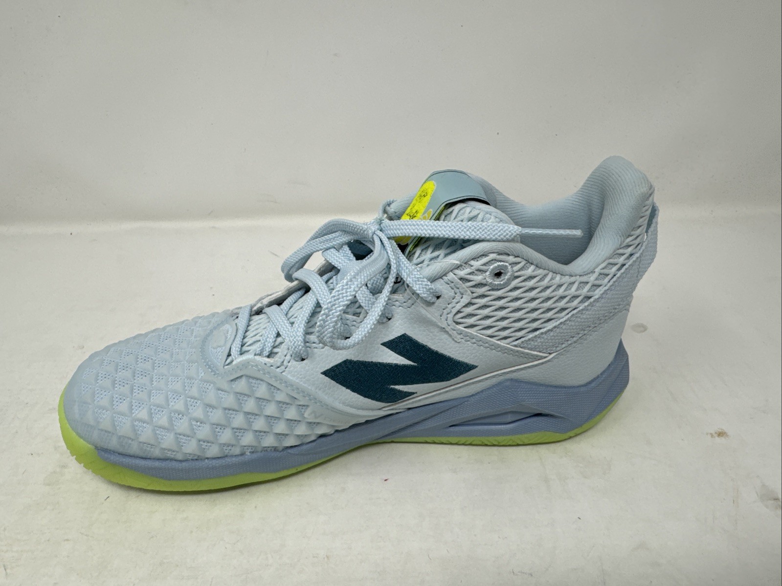 NEW New Balance CG2 Blue Yellow Shoes Women’s Size 7.5 Tennis Hard Court