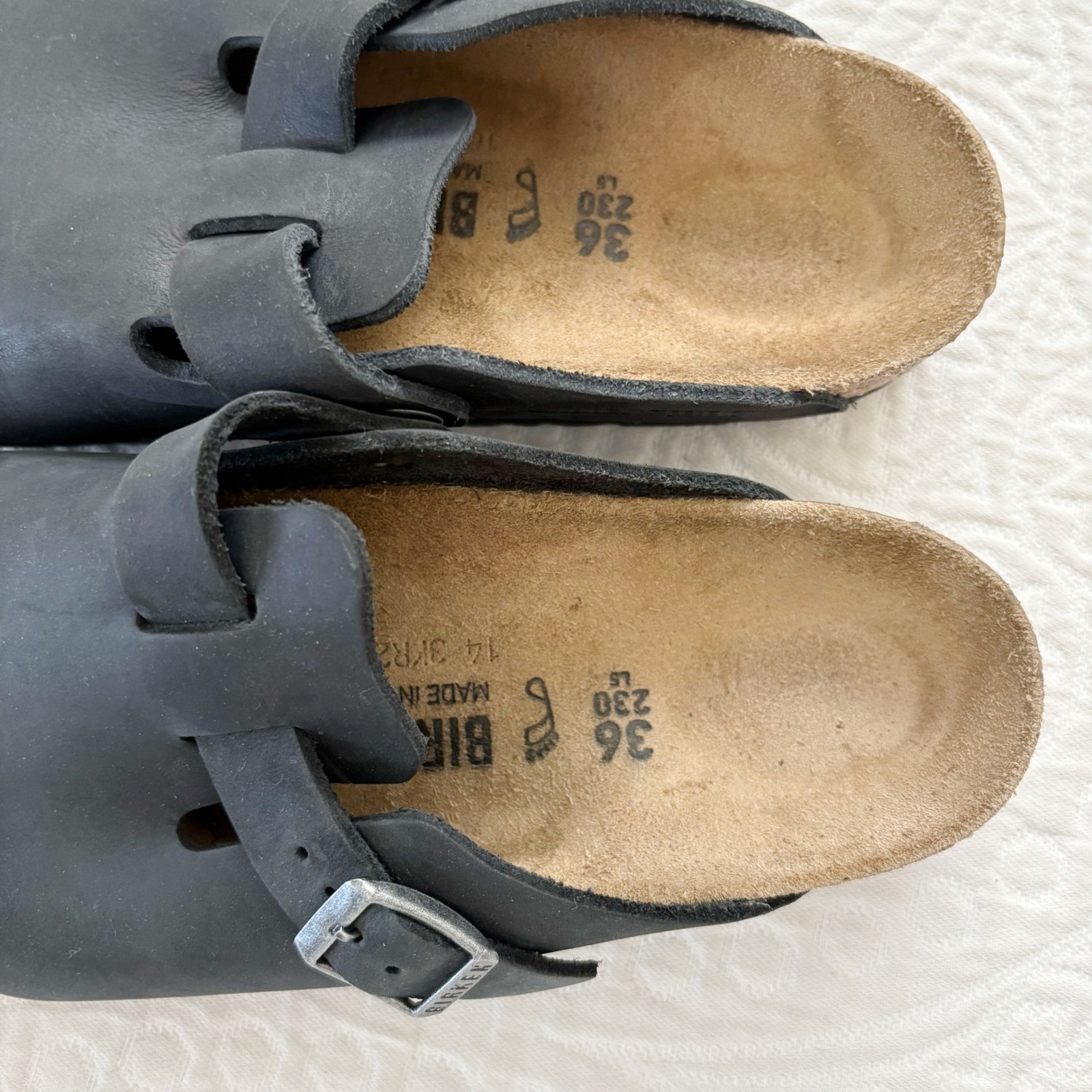 Birkenstock Women’s Oiled Leather Boston Clogs, Black Sz 36