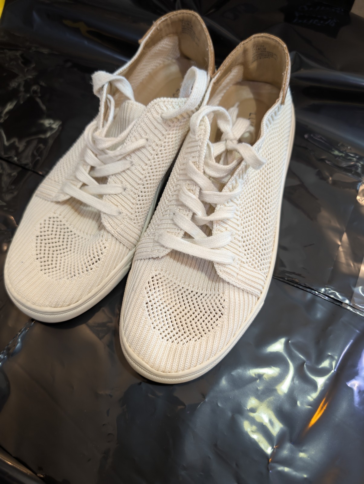 LUCKY BRAND Size 7.5 WOMENS OFF WHITE MESH KNIT LACE UP SNEAKERS- LUIKA MILKYWAY