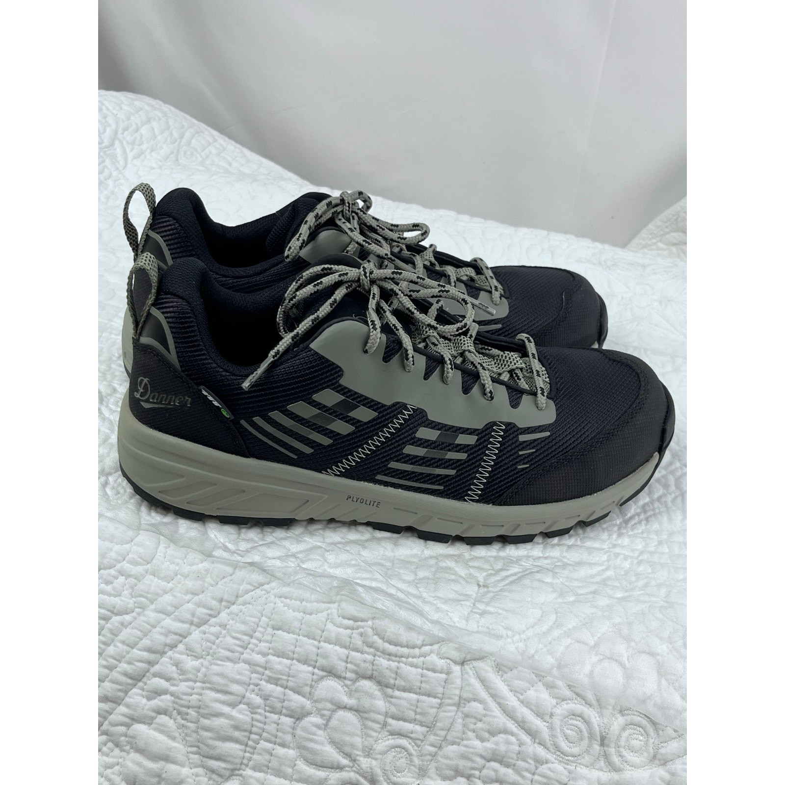 NWOB Danner Women’s 8.5 Black Run Time Non-Metalic Toe Lace Up Mesh Shoe NEW