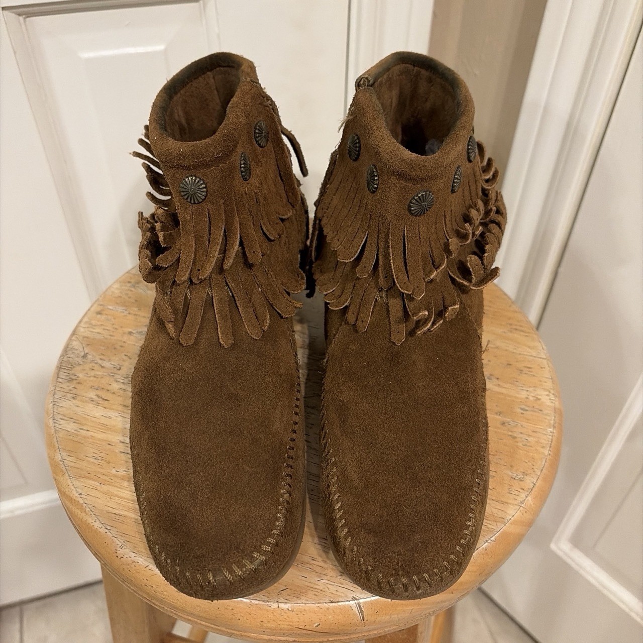 MINNETONKA Moccasins 7.5 Double Fringe Side Zip Studded Detail Rubber Sole Boots