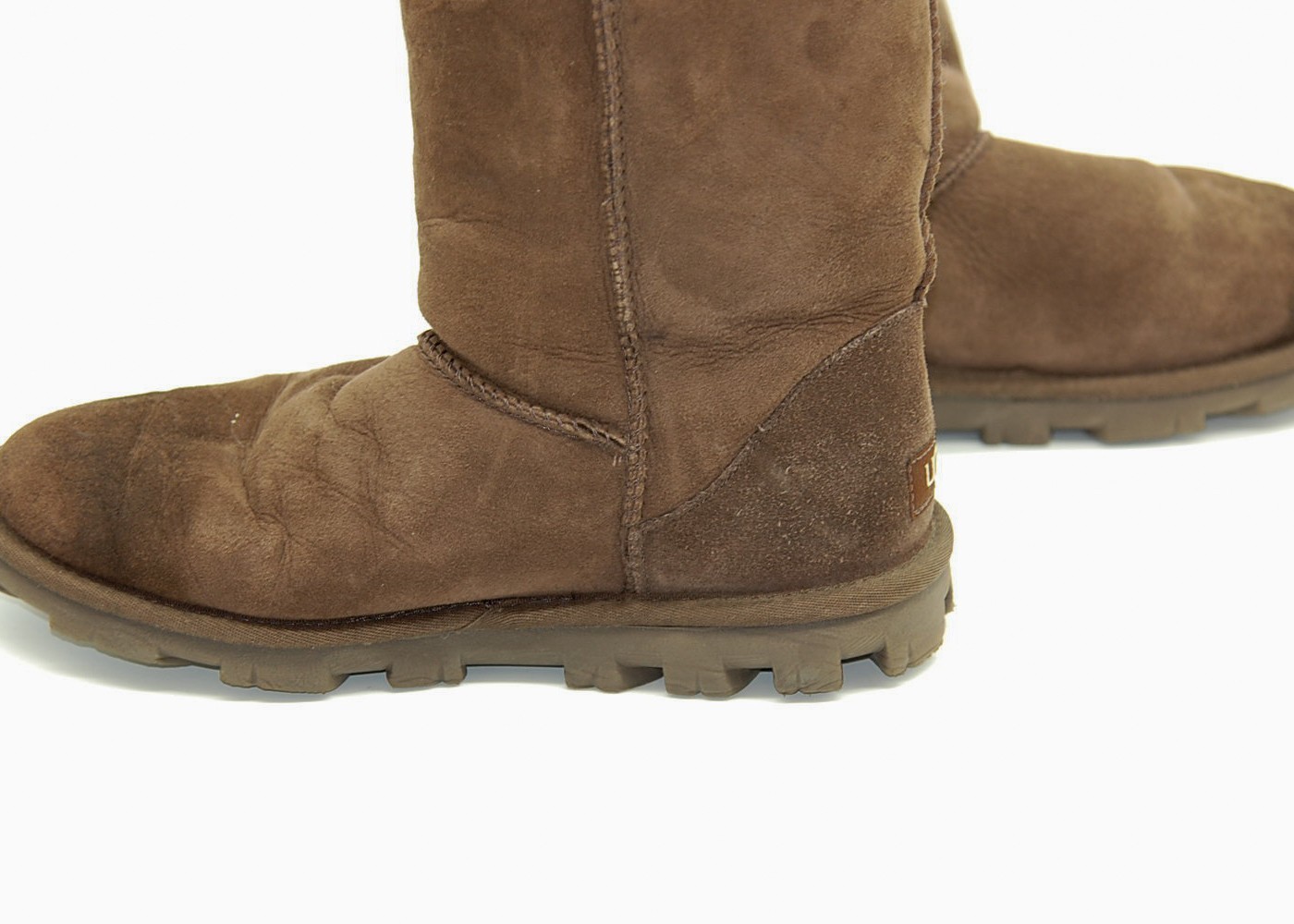 UGG Essential Short 5835 Womens Chocolate Sheepskin Boots Size 8