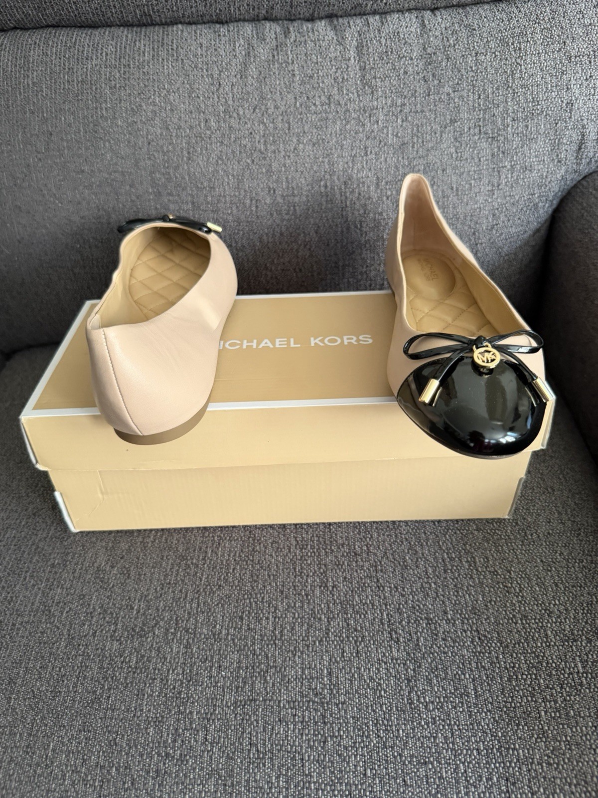 Michael Kors Melody Women’s Toe Cap Flats Size 9 In Light Blush and Black NIB