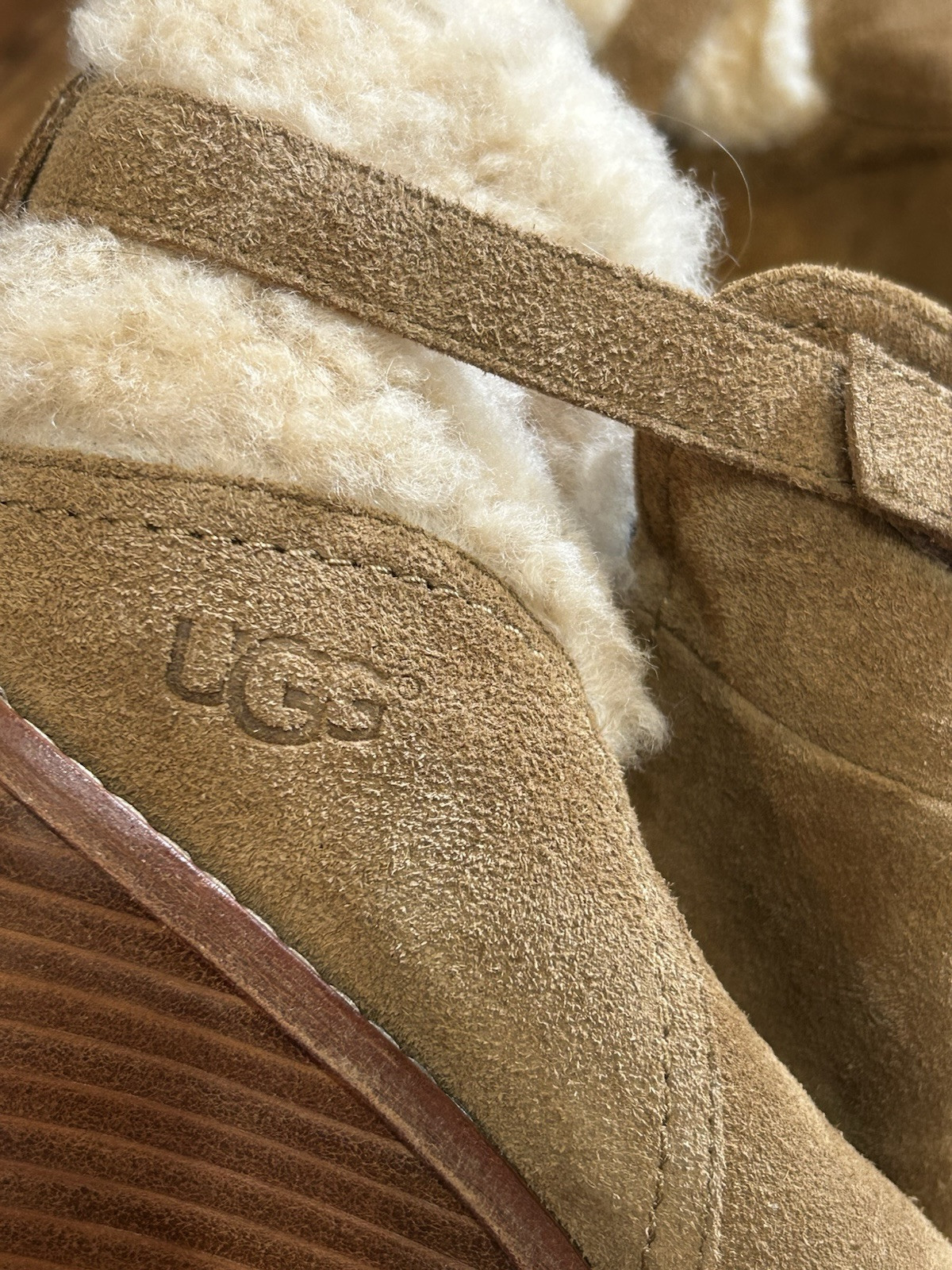 Ugg Anais sheepskin Ankle Boots Women’s 9 Wedge Booties Chestnut