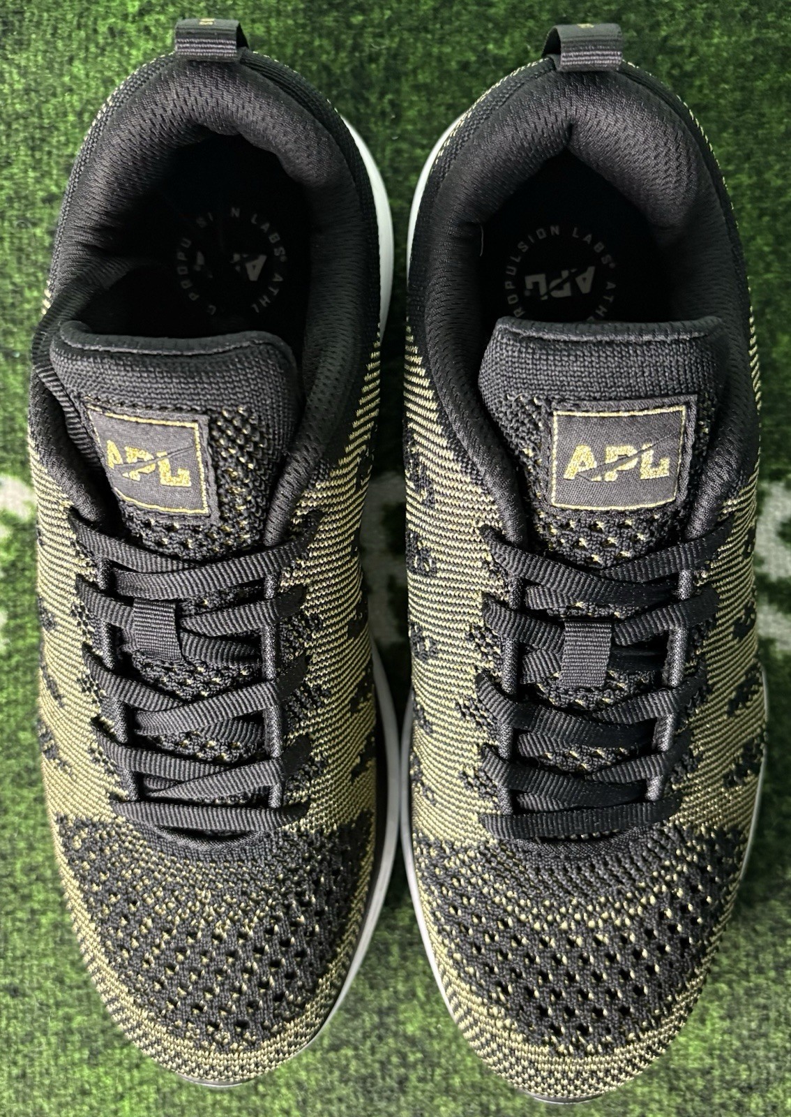 US Women’s 8.5 – APL Techloom Pro “Black/Metallic Gold” New in Box, ALO Yoga