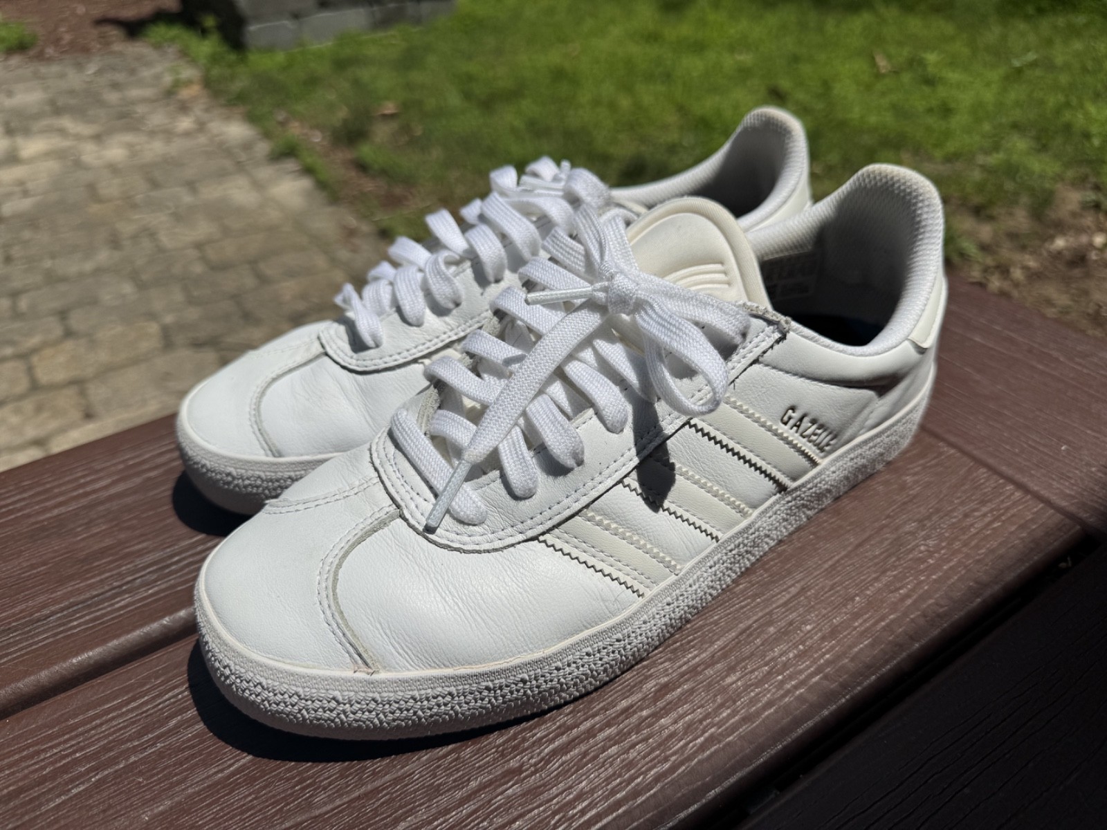 Men’s US 8.5, Women’s US 10 – Adidas Classic Gazelle Sneakers – White, Leather