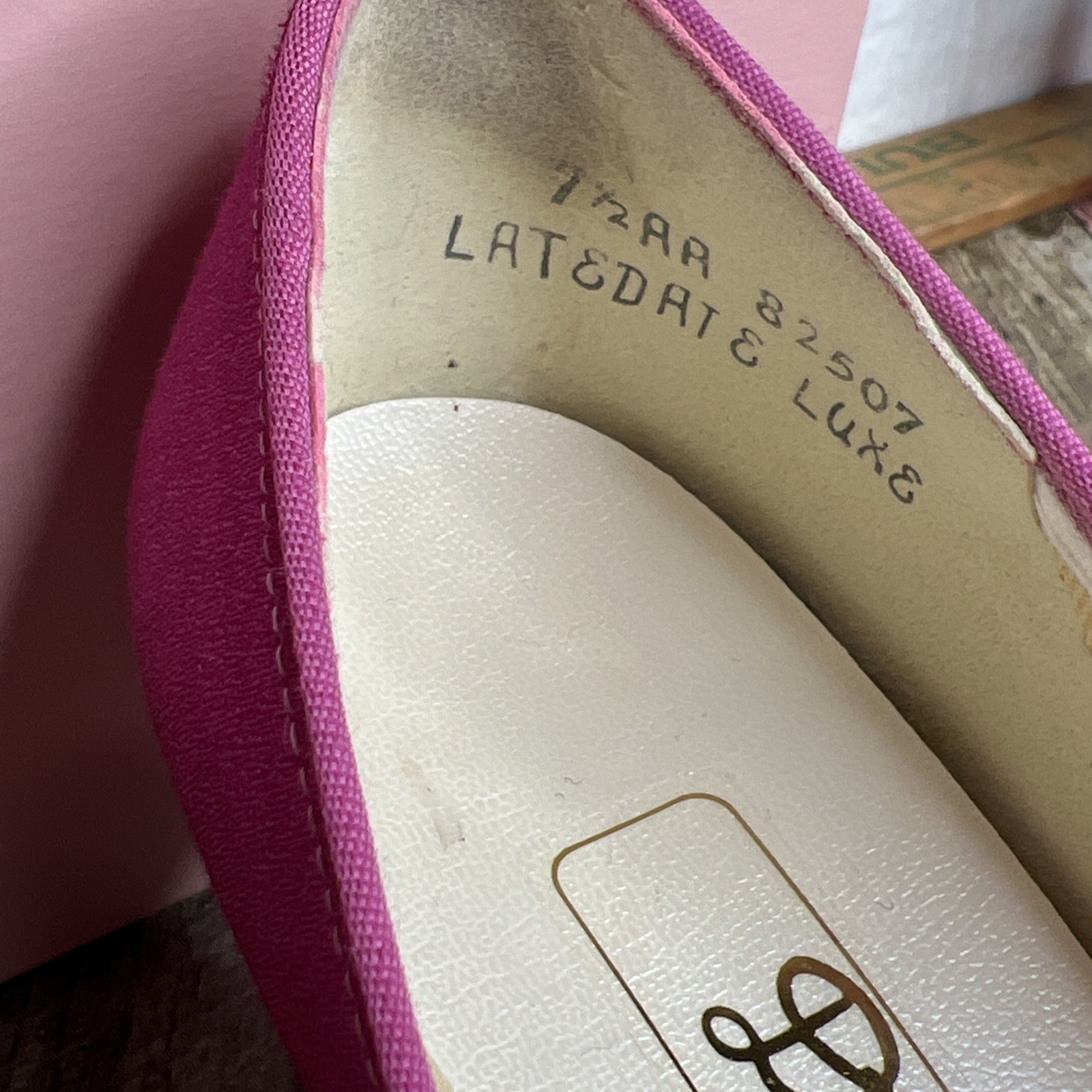 Vintage Dyeables Satin Heels Shoes Size 7.5 AA LATEDATE LUXE Hot Pink 82507