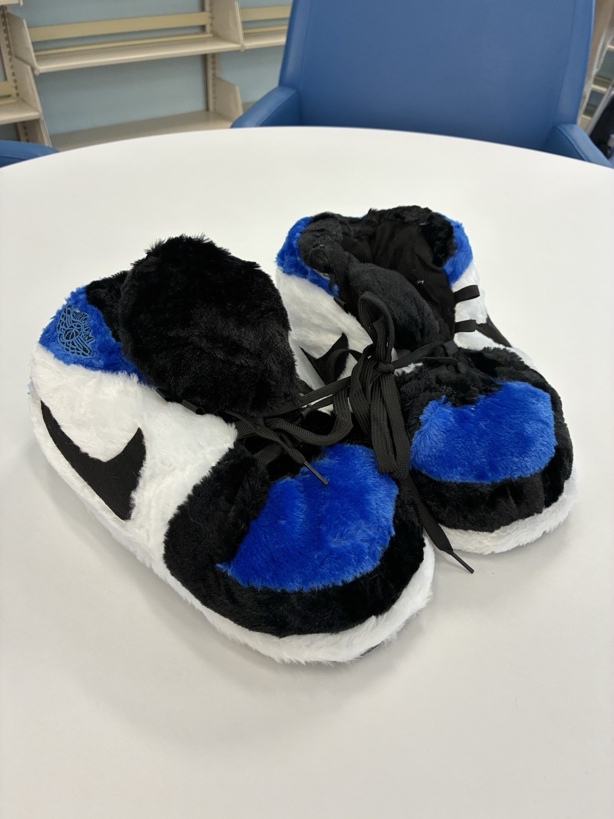 Nike Air Jordan-Slippers/Unisex- Adults/AllPuffy-Comfy-fluffy, Size 6 To 10