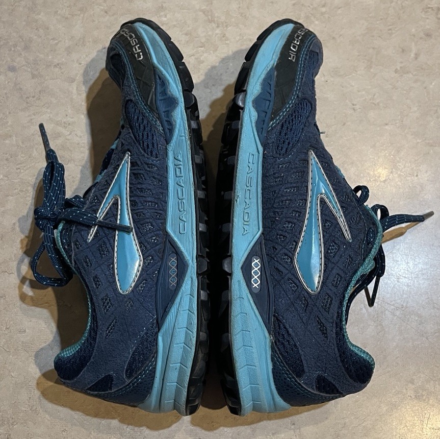 BROOKS CASCADIA 7 Rare Stellar Scuba Blue Marina Trail Running Women’s Size 8.5
