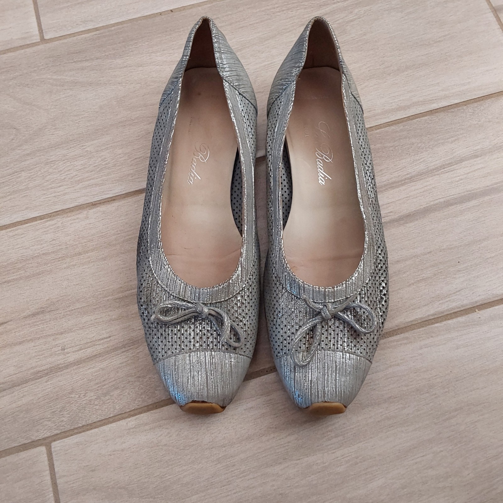 La Badia Firenze Silver Perforated Fabric Unlined Ballet Flats. Size 37 (US 7)