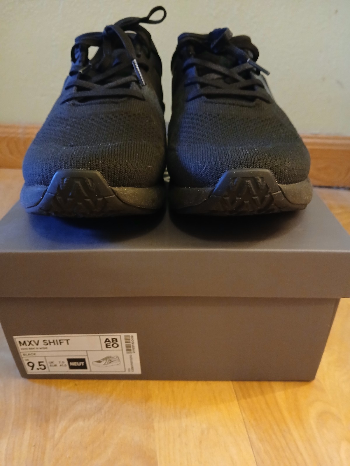 ABEO MXV Shift 9.5 Wide Black Womens Lace-Up Athletic Sneakers Textile Rubber.