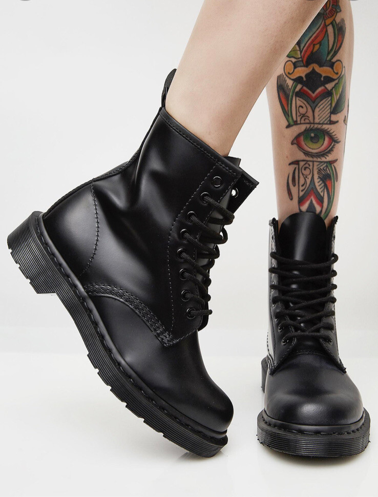 Dr martens 1460 MONO SMOOTH LEATHER LACE UP BOOTS Size 9 Women 8 Men