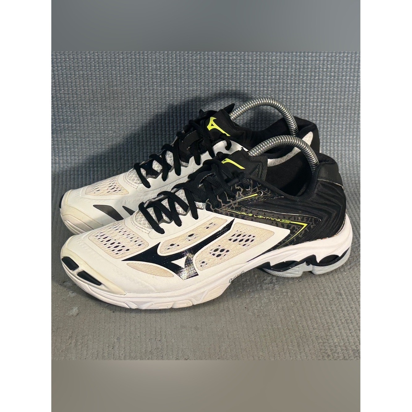 Mizuno Wave Lightning Z5 Black/White Volleyball Shoes Women’s Size 9