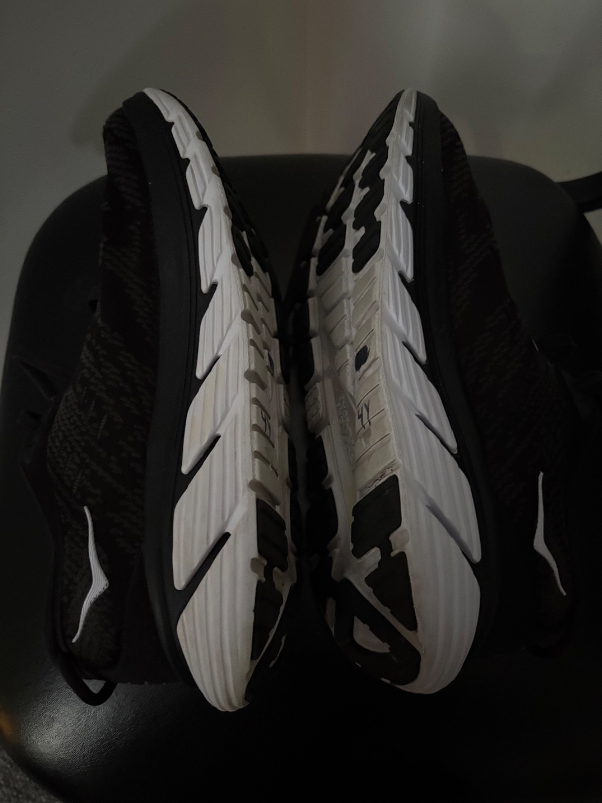 hoka one one black size 9B