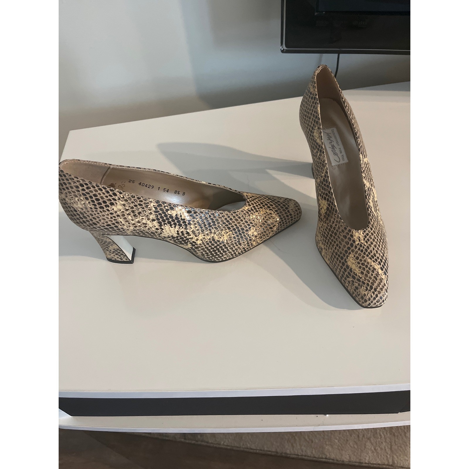 Made in Spain Snakeskin Embossed Leather Pointed Toe Pumps Tan Gold 8.5B