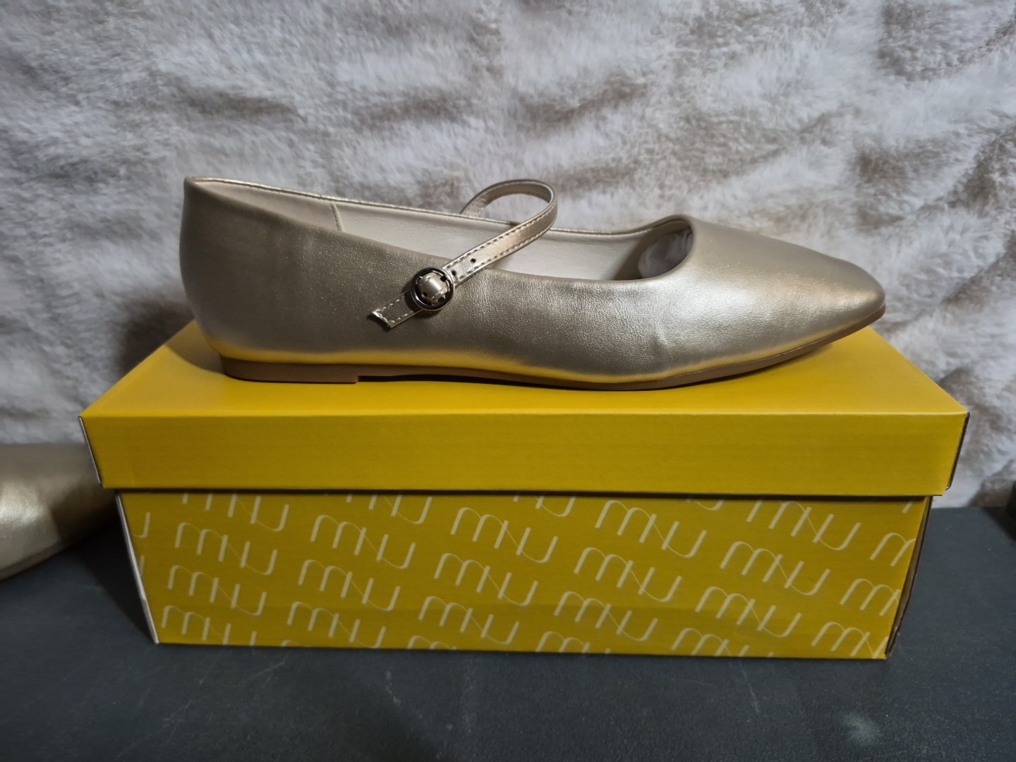 Musshoe Women’s Ballet Flat Size 8 Gold