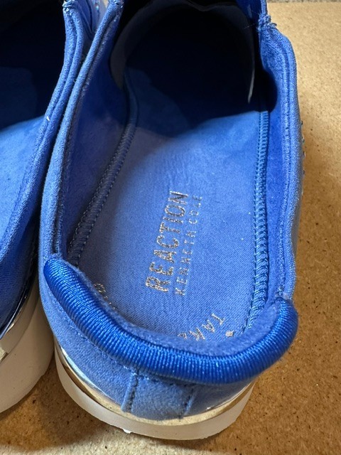 Kenneth Cole Reaction Platform Sneaker Womens 8.5 Blue Suede Rhinestone NWOT