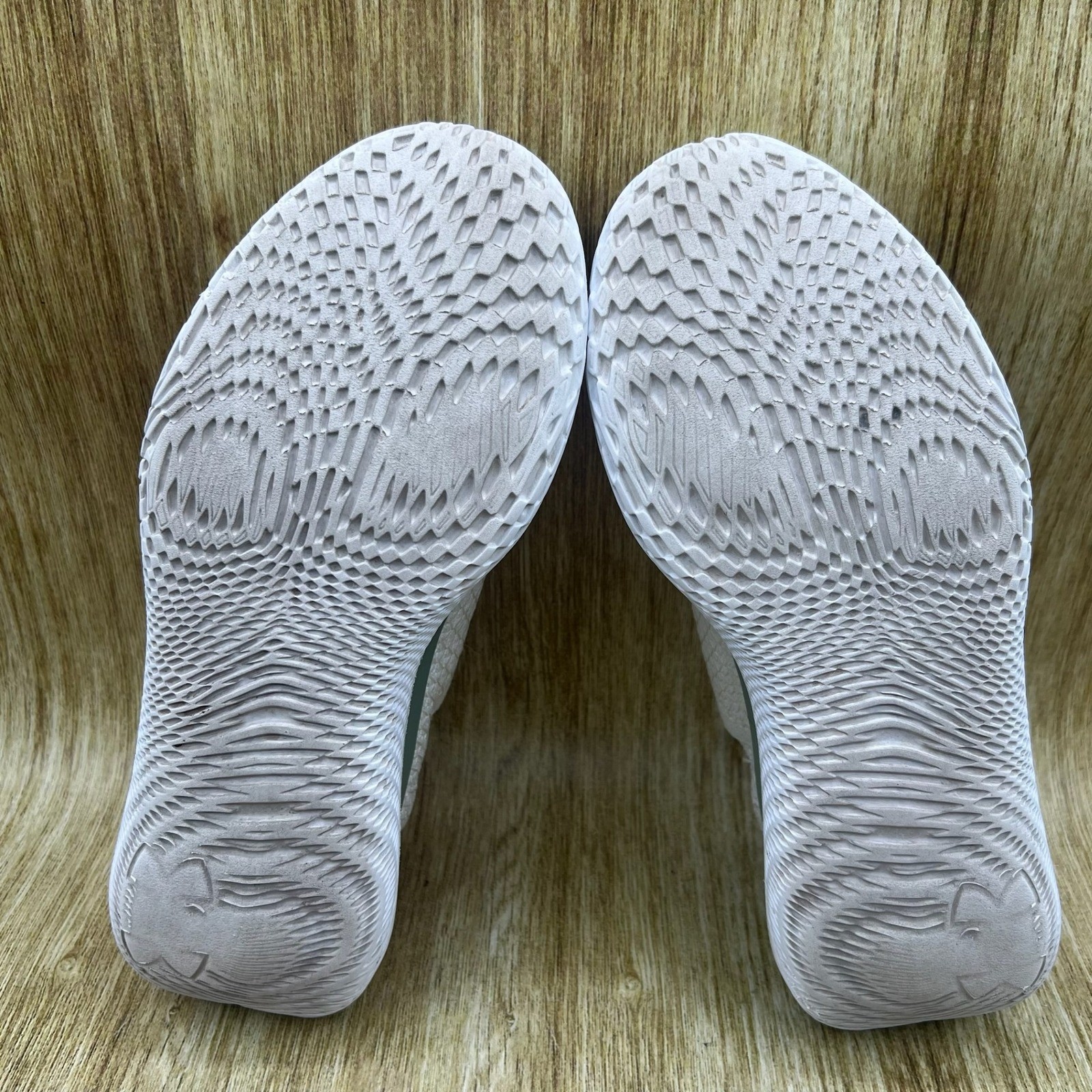 Under Armour Flow Velociti SE Women’s Size 8.5 White Phoenix Fire 3024017-114