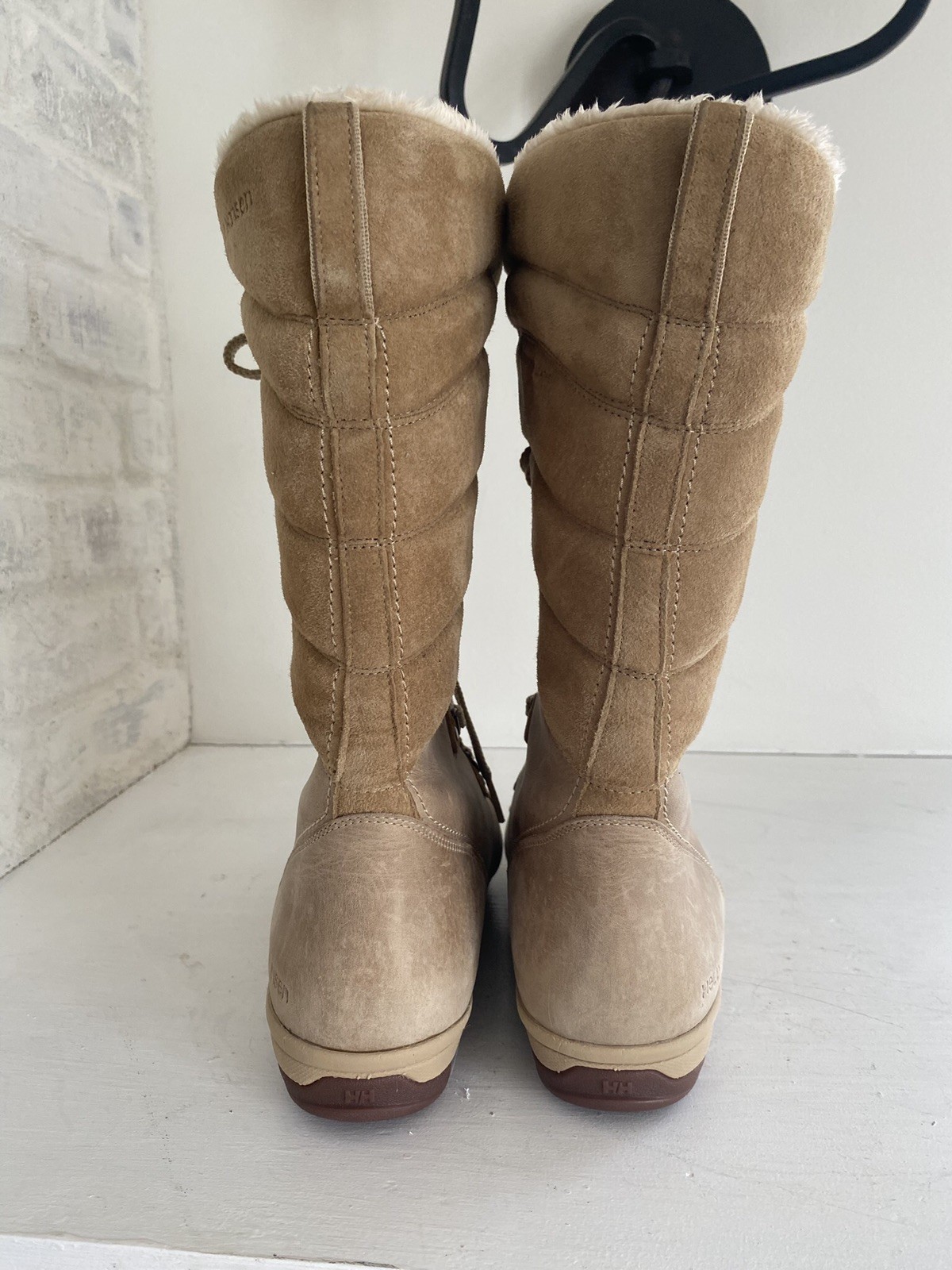 Tan Lace Up Helly Hansen SKULD 3 Women’s Nubuk Faux Fur Waterproof Boot Size W 8