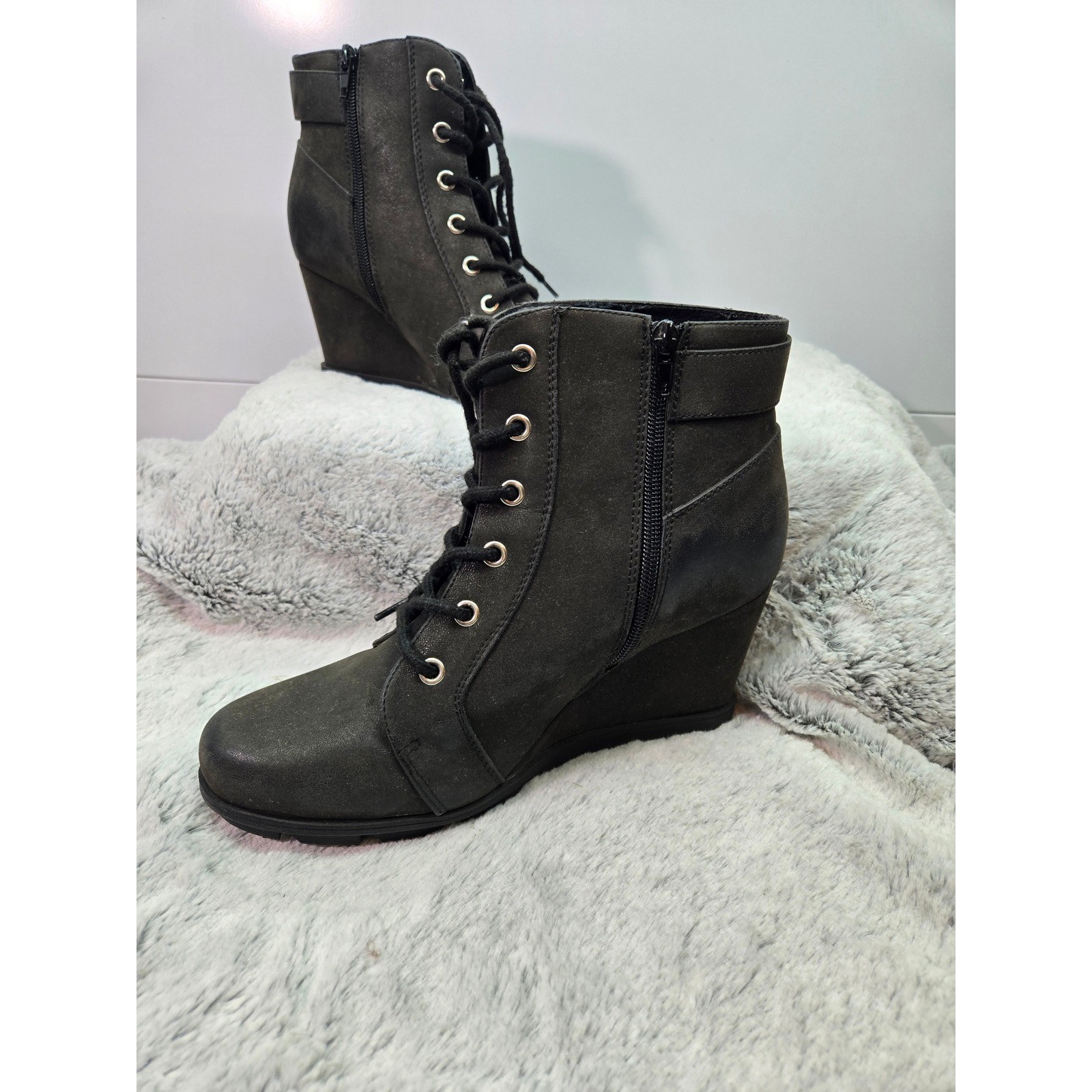 Unr8ed Carbon Wedge Booties Women’s 8.5M Black Lace Up Ankle Boots Zip Casual