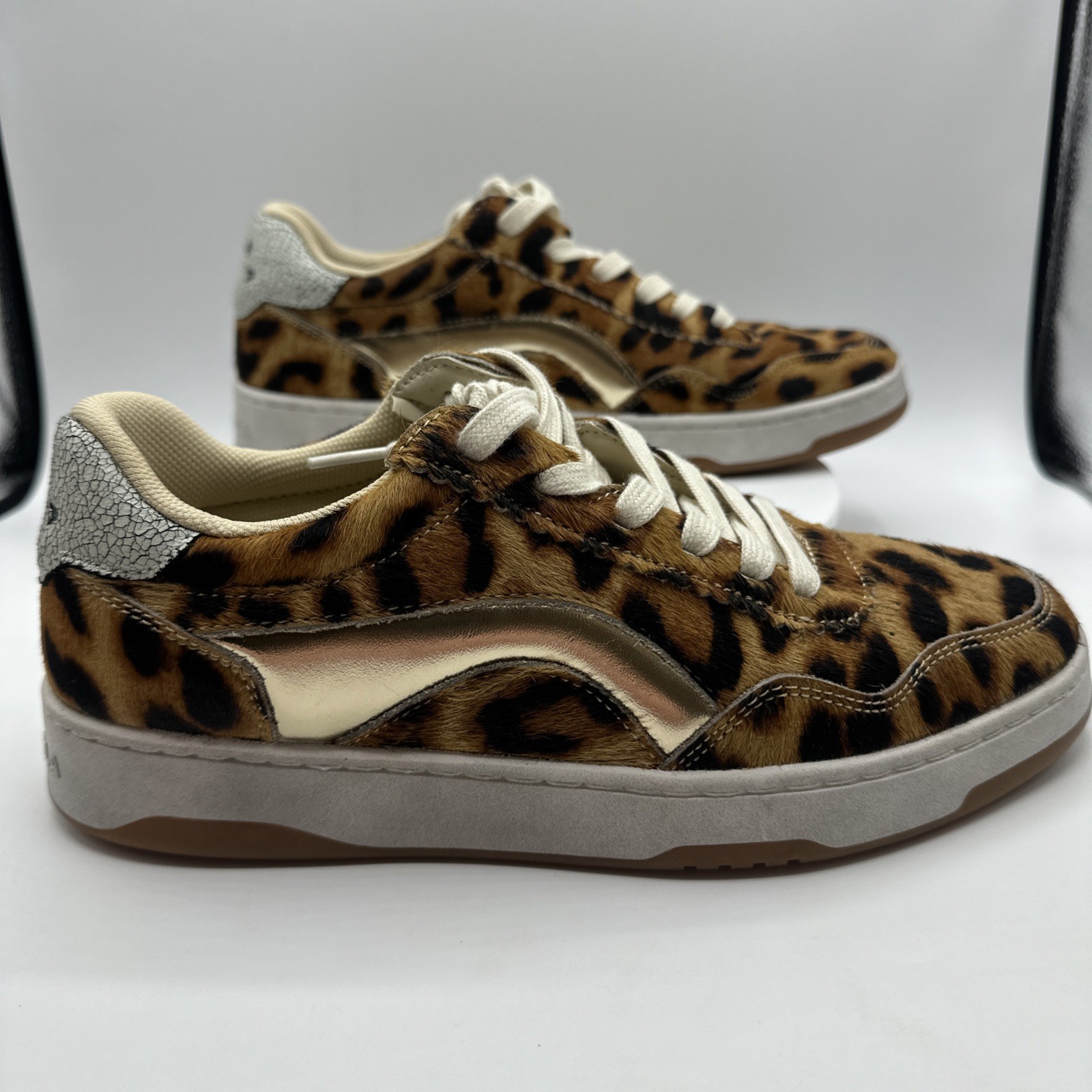 NEW BIMBA y LOLA Leopard print leather sneakers. Sz 39/ 9. See pics.