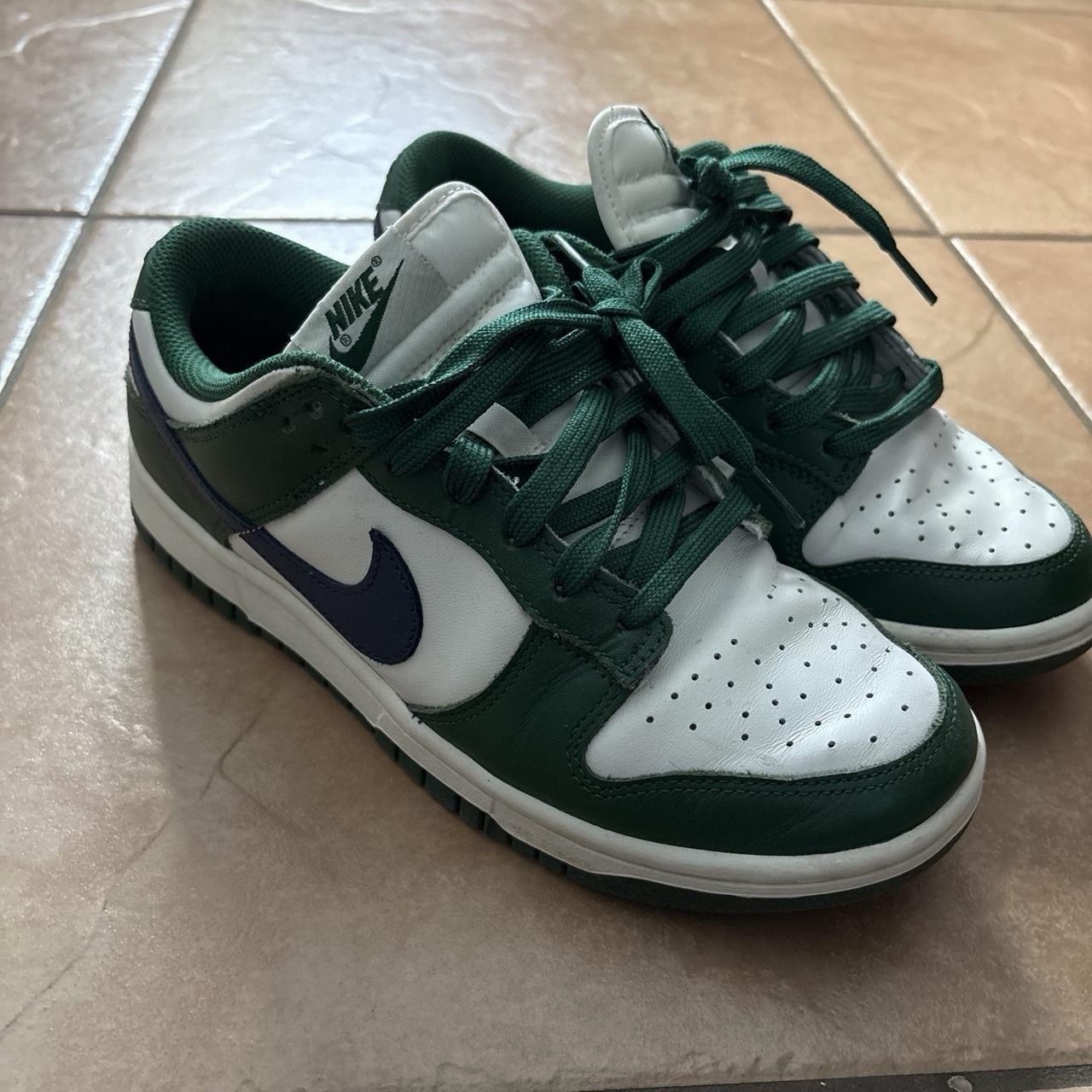 green women’s dunks