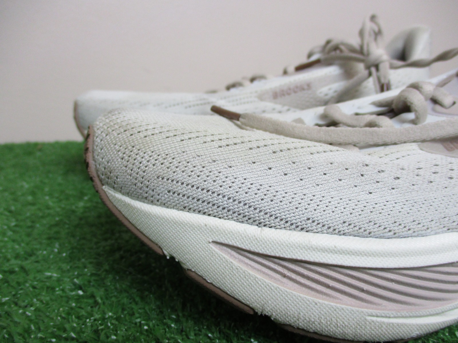 Brooks Ghost 17 Womens Size 9.5 Medium B Grey Chateau Running Sneakers