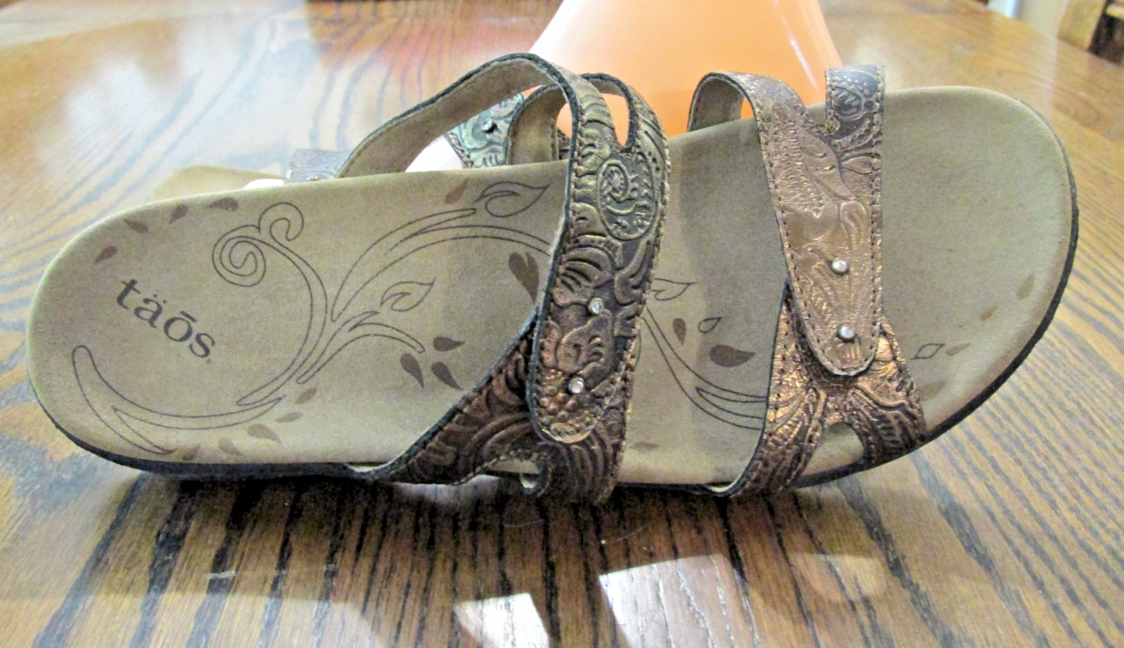 WOMENS TAOS JOURNEY BRONZE TOOLED LEATHER RHINESTONE ADJ SLIDE SANDALS 10 NICE!