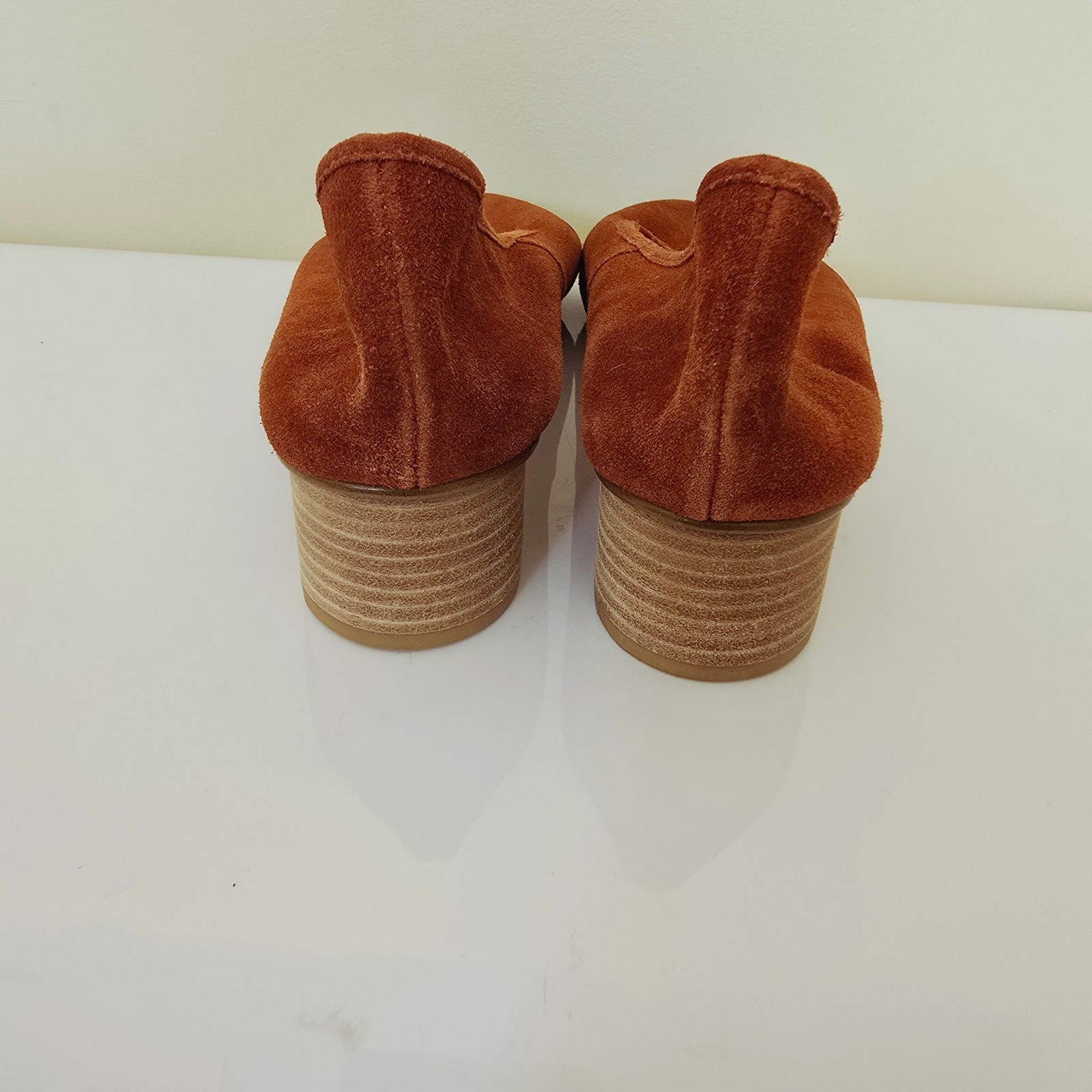 Anthropologie Soludos Juliette Pumps Stacked Heel Suede Round Toe Rust Orange 11