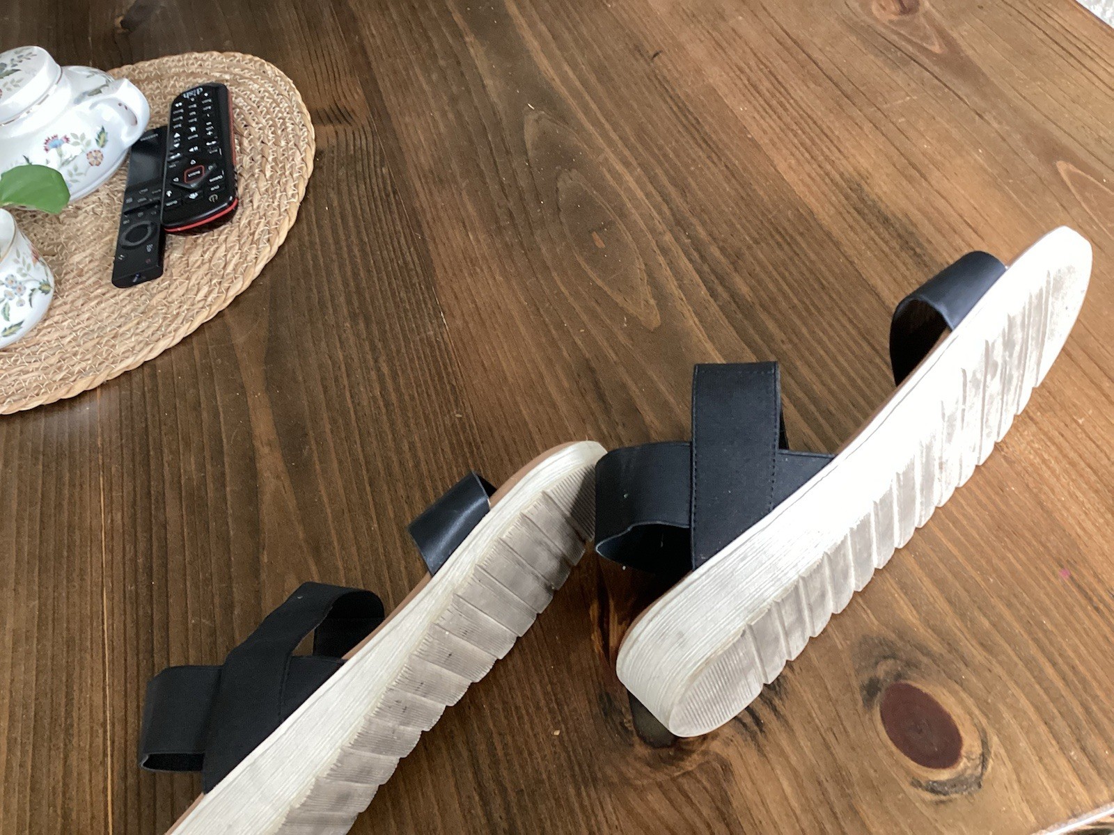Kensie Everlee XOXO Sandals are designed for comfort with a sporty aesthetic 8m