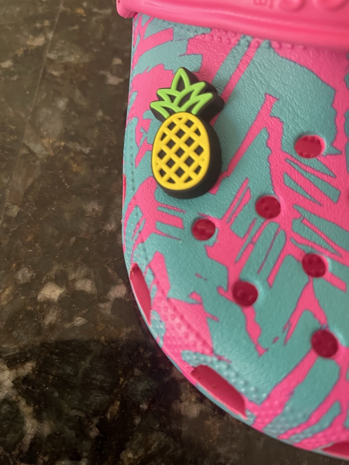 Crocs Classic Kids Clog Sandals Abstract Pink Blue Green Slip-On women Sz 7