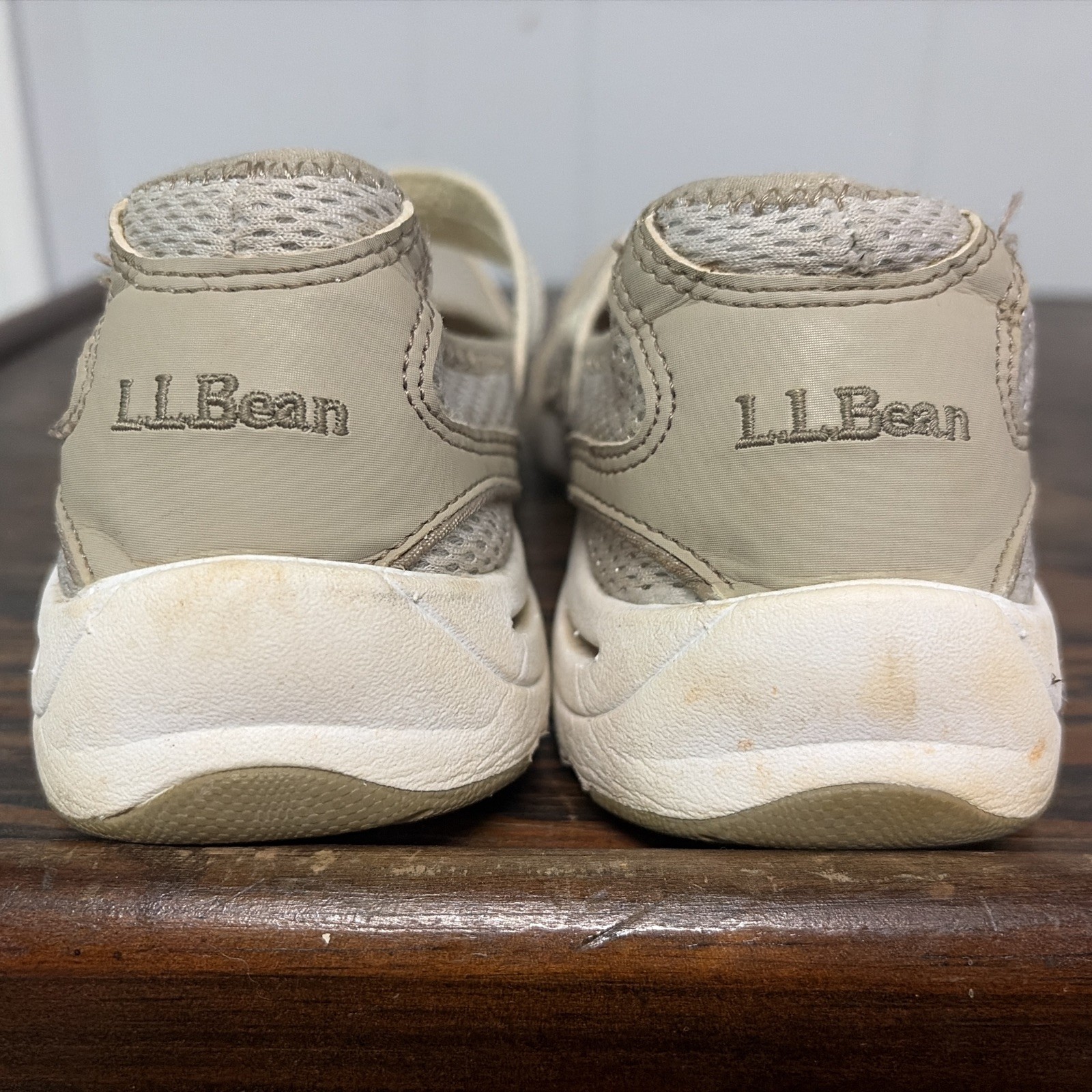 L.L.Bean Women’s Mary Janes Shoes Size 7.5 Non-Marking Soles Leather Straps
