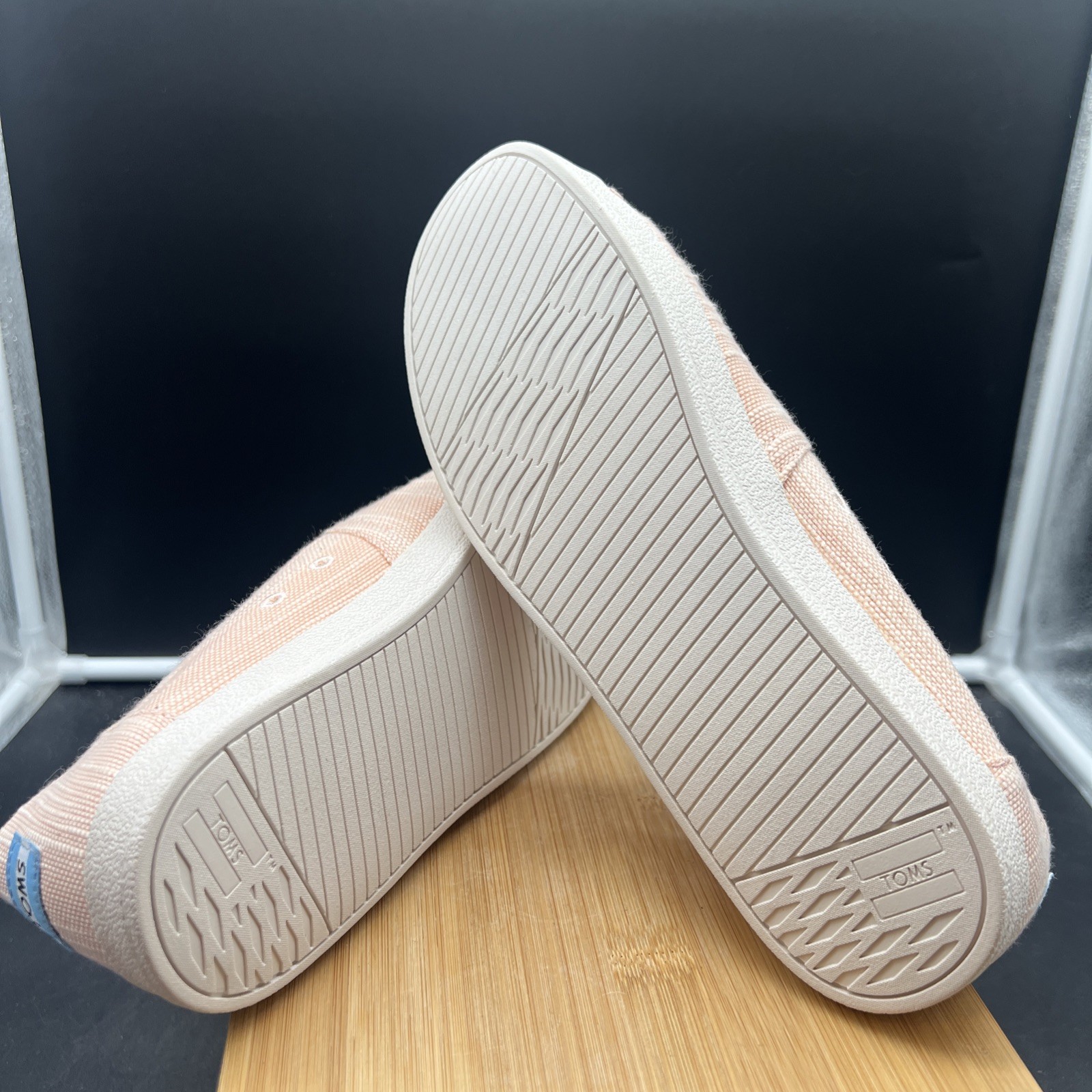 TOMS Slip On Flat Shoes Comfort Casual Travel Peach Blush Canvas Women’s 9.5