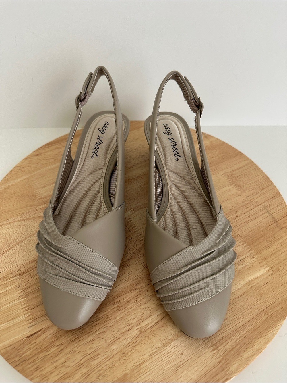 Easy Street Bates Women Round Closed Toe Block Heel Pump, Mushroom Sz 7.5W a2060