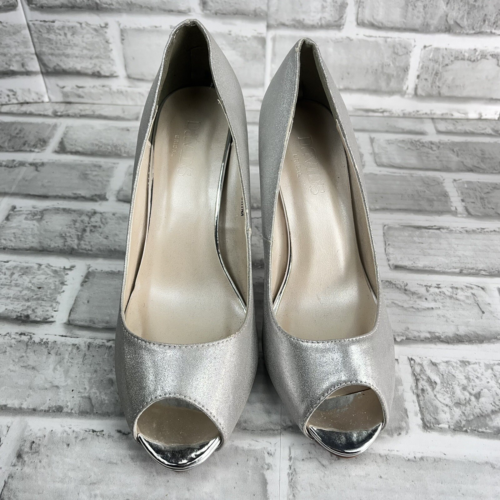 David’s Bridal Kingsley Women’s Size 8.5 Silver Metallic Peep Toe Pumps