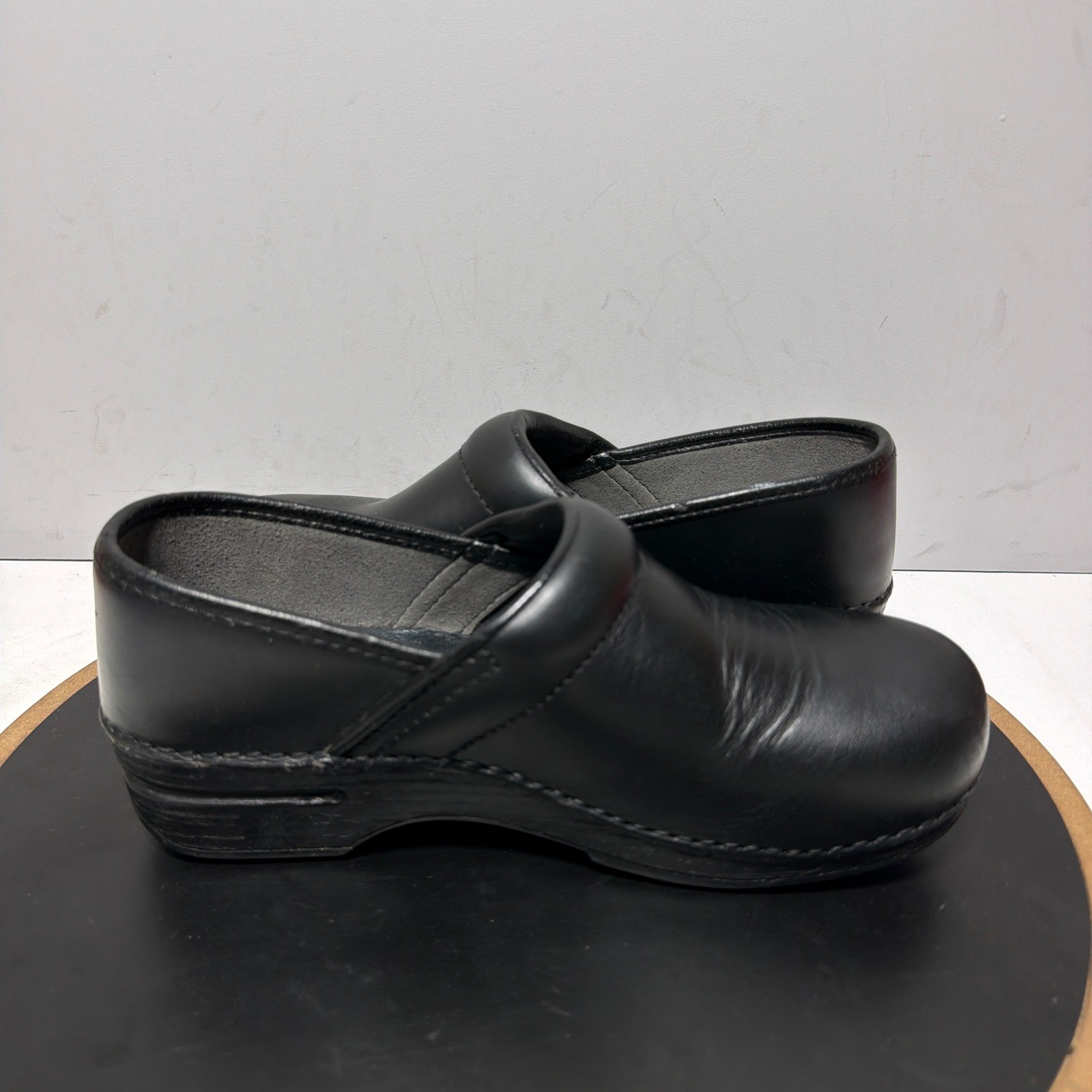 Dansko XP Professional Clogs Women Size 41 Slip Resistant Black Leather Workwear