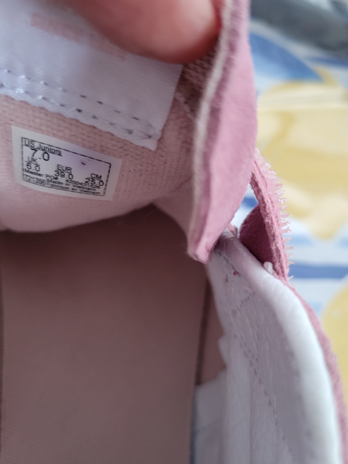 Vans women’s size (7) color pink two tone metallic