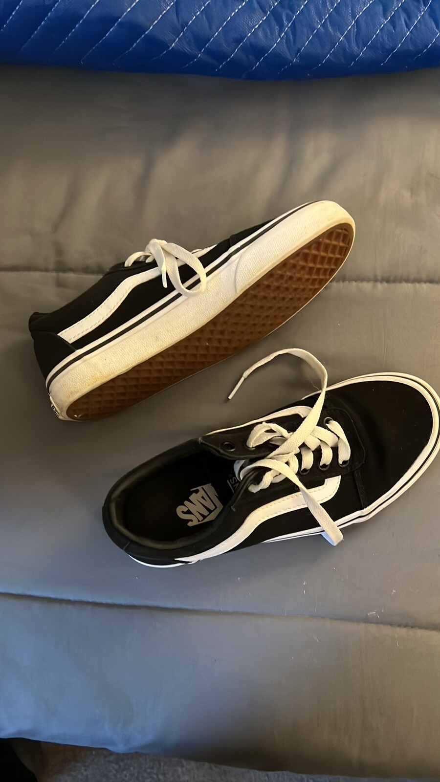 VANS Shoes Womens 6 Mens 4 Old Skool Skater Sneakers Black Low Top Casual