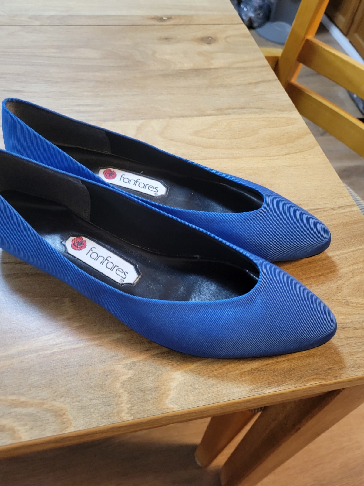 Immaculate Shallow Pointed Toe Business Flats By FanFares. Sz 8-AA Narrow